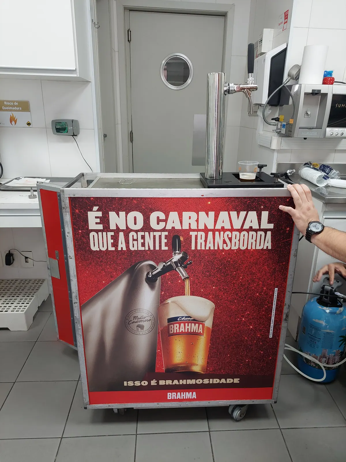 Primeiro protótipo físico da chopeira embarcada no trolley