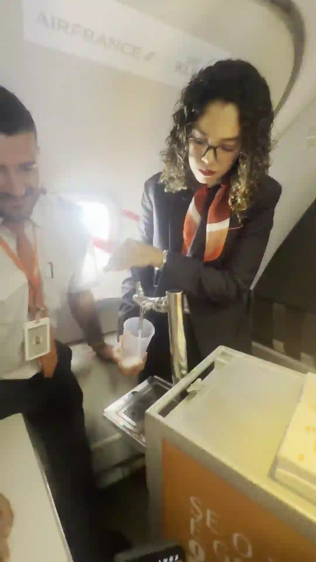 Vídeo do primeiro chopp servido oficialmente aos passageiros
