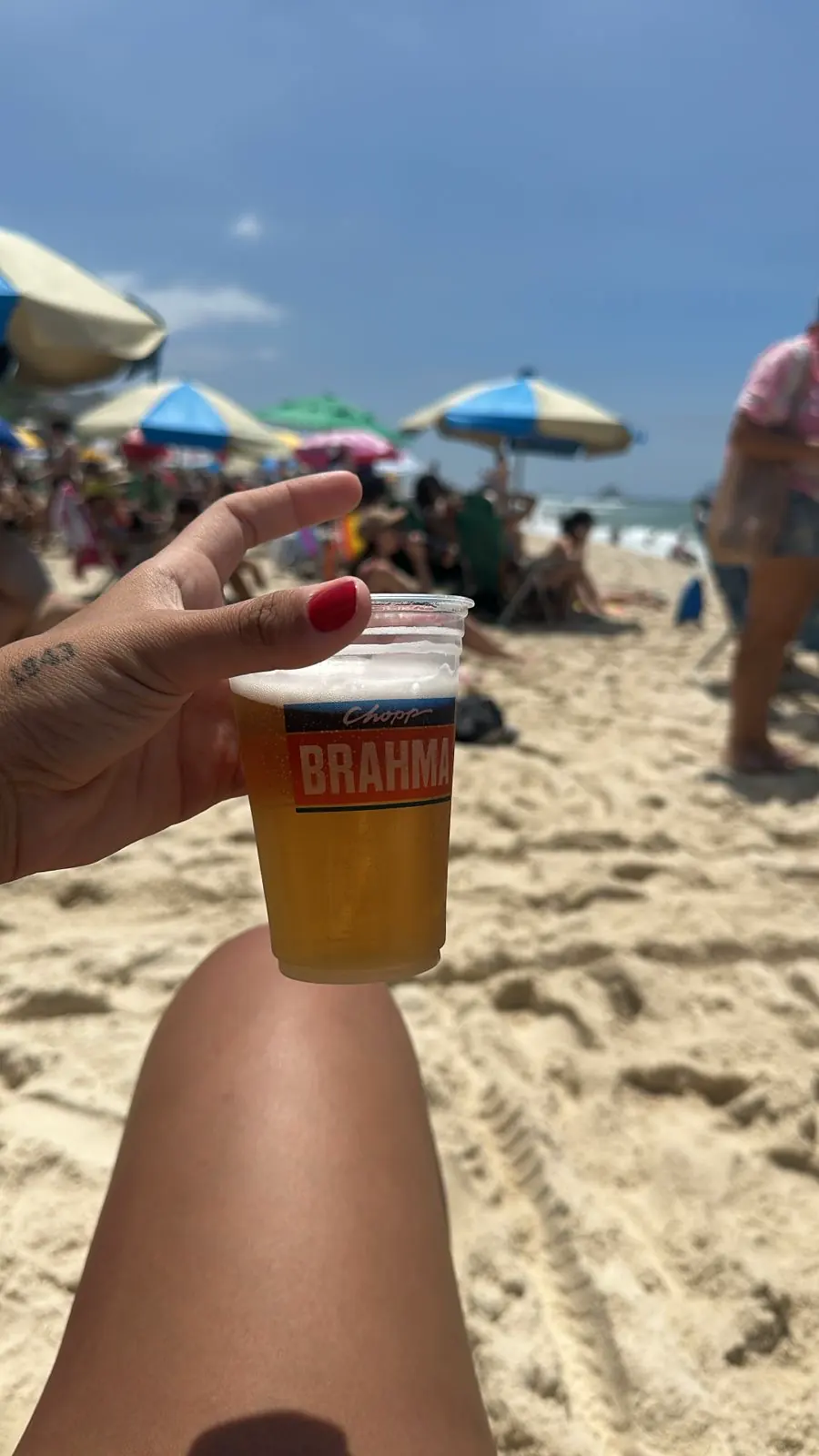 Praia usada como território para operação móvel de chopp