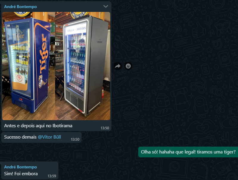 Cliente interagindo com a geladeira