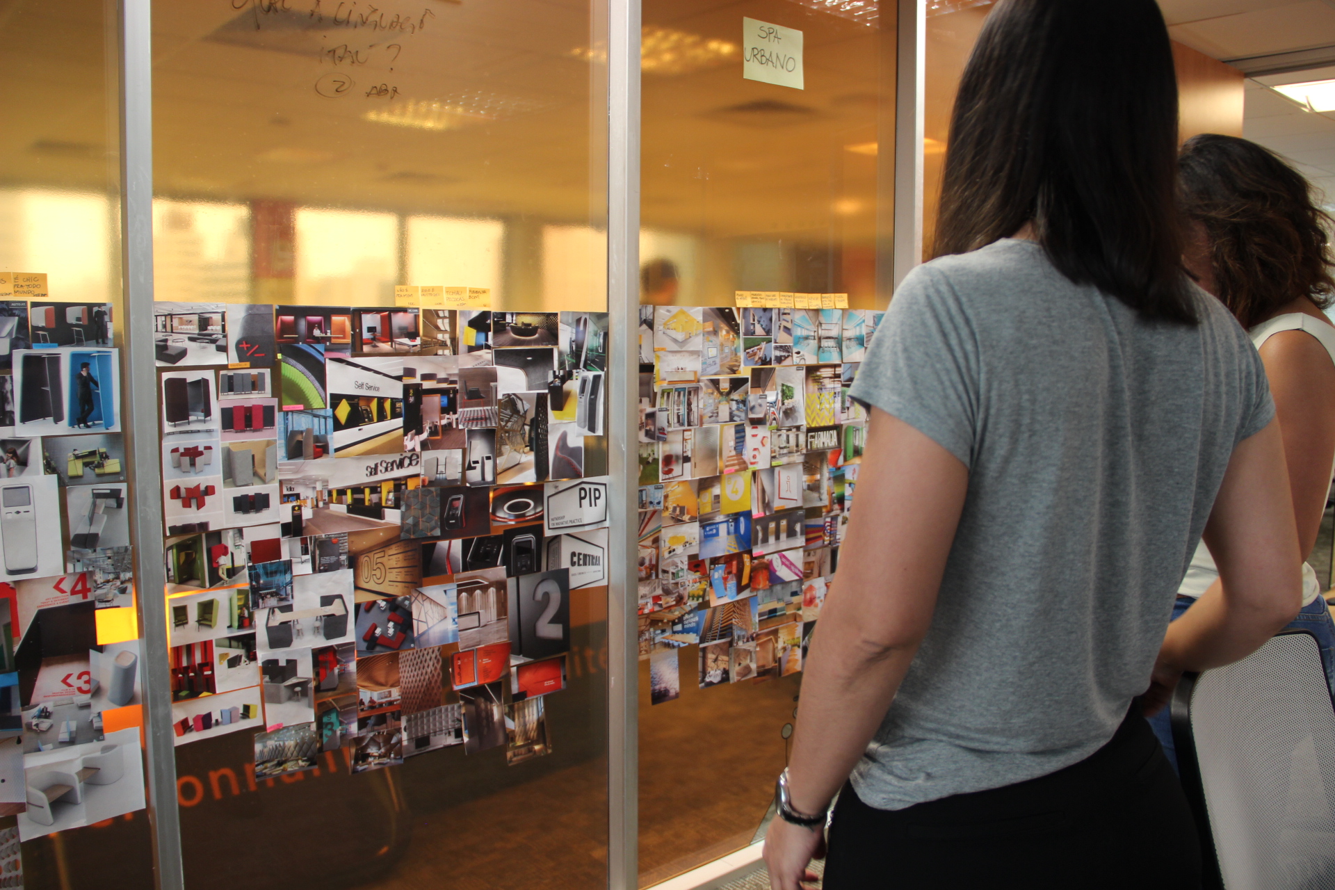 Sessão de critique do moodboard